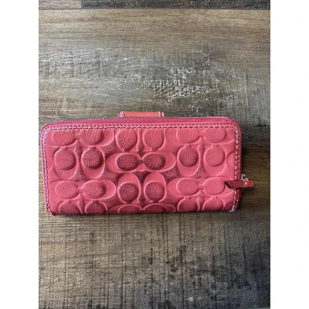 Coach Signature Embossed Pink Patent Leathre Turnlock Credit Card Long Wallet